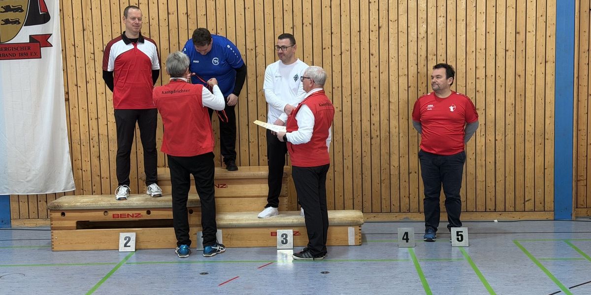 Dean Rätze bei der Siegerehrung der Württembergischen Meisterschaft 2026 im Blankbogen