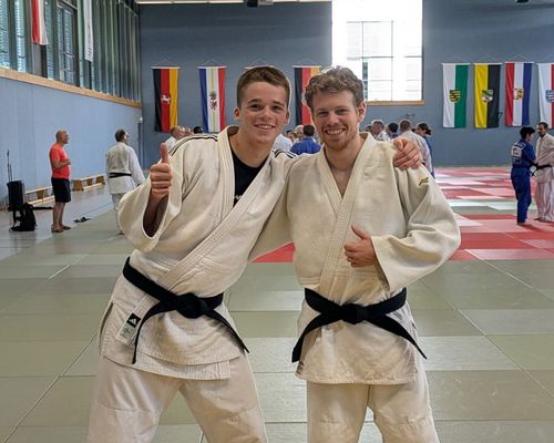 Zwei unserer Judoka haben ihren Schwarzgurt und einer seinen 2. Dan erhalten!