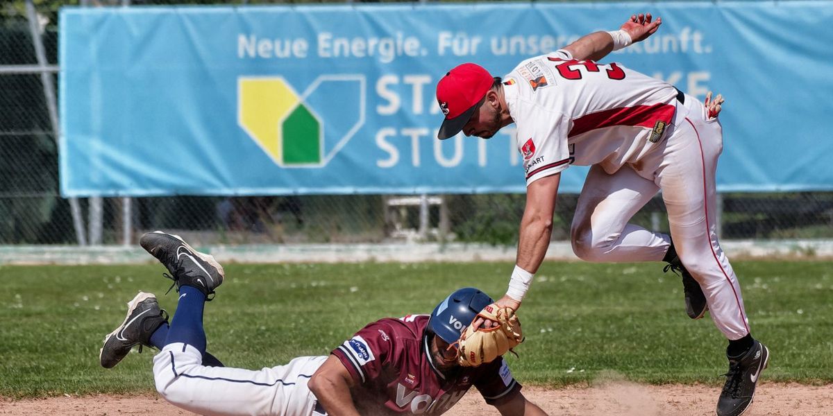 Mit spektakulären Defensivaktionen begeisterten die Reds ihre Fans beim Home Opener. Hier macht Second Baseman Austin Bull den Heidenheimer Runner an der 2. Base aus. (Foto: Iris Drobny)